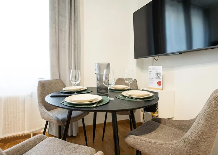 Spacious In Prime Location With Queen Bed Appartamento *
