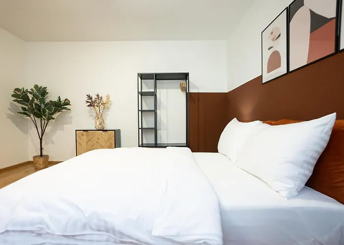 Spacious In Prime Location With Queen Bed