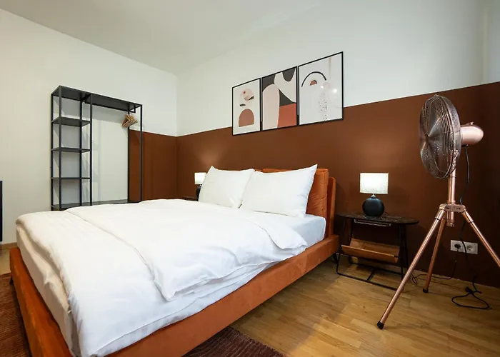 Spacious In Prime Location With Queen Bed * Vienna