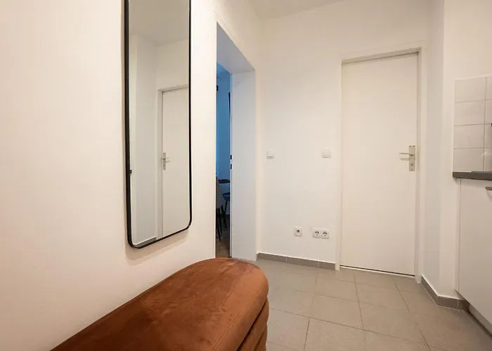 Spacious In Prime Location With Queen Bed