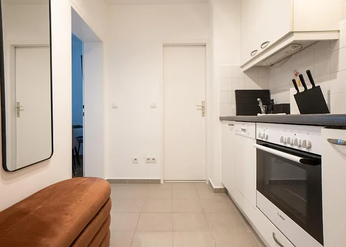 Spacious In Prime Location With Queen Bed Appartamento